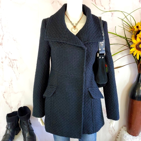 White House Black Market Jackets & Blazers - White House Black Market gorgeous pea coat